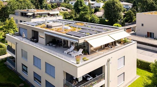 Solaranlage und Energiesteuerung für Mehrfamilienhäuser in Ittigen.