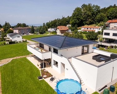 Solaranlage und Stromspeicher für Einfamilienhaus in St. Antoni.