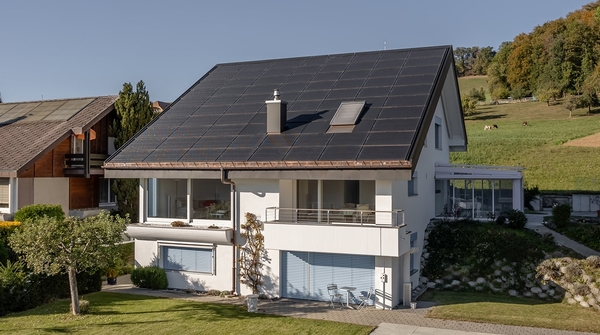 Solaranlage, Stromspeicher und Ladesäule für ein Einfamilienhaus in Boll.