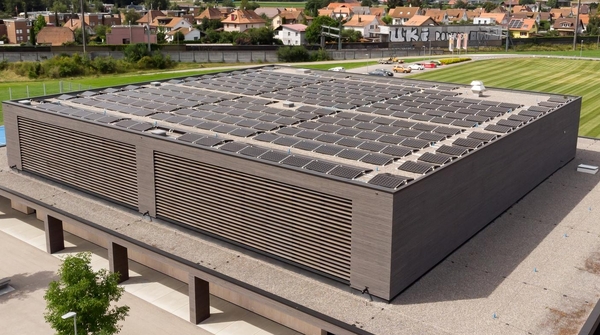 Solaranlage und Stromspeicher auf Schulhaus in Gümligen.