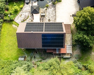  Solaranlage und Energiesteuerung für ein Einfamilienhaus in Niederscherli.